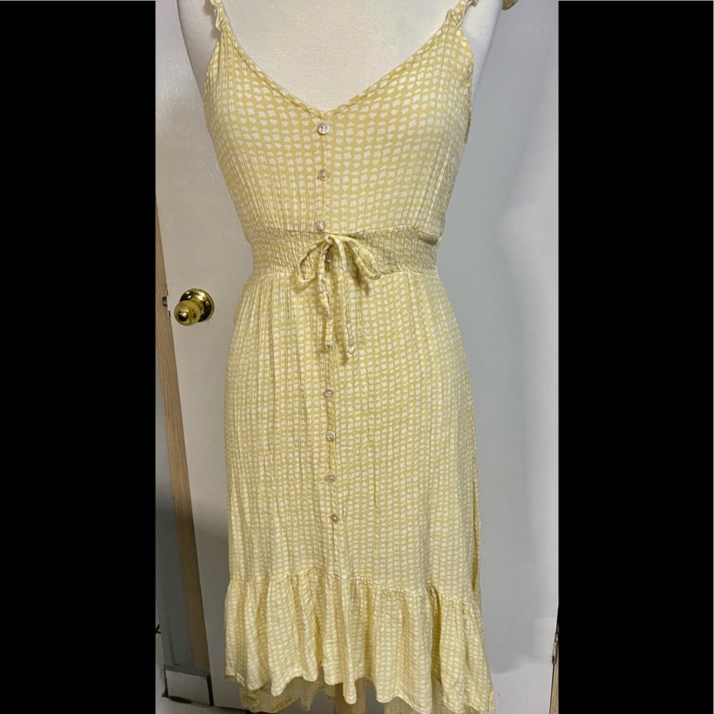 Adorable soft flowy boho high low dress. Perfect for spring